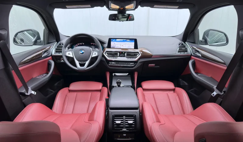 
								BMW X4 xDrive30i AT MHEV full									