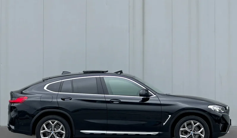 
								BMW X4 xDrive30i AT MHEV full									