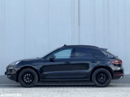 
										Porsche Macan Standard full									