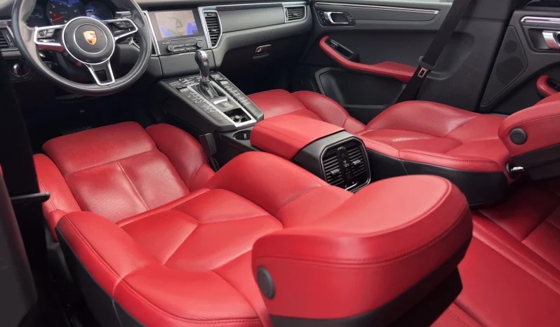 
								Porsche Macan Standard full									
