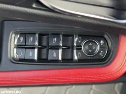
										Porsche Macan Standard full									