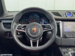 
										Porsche Macan Standard full									