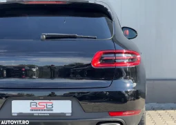 
										Porsche Macan Standard full									