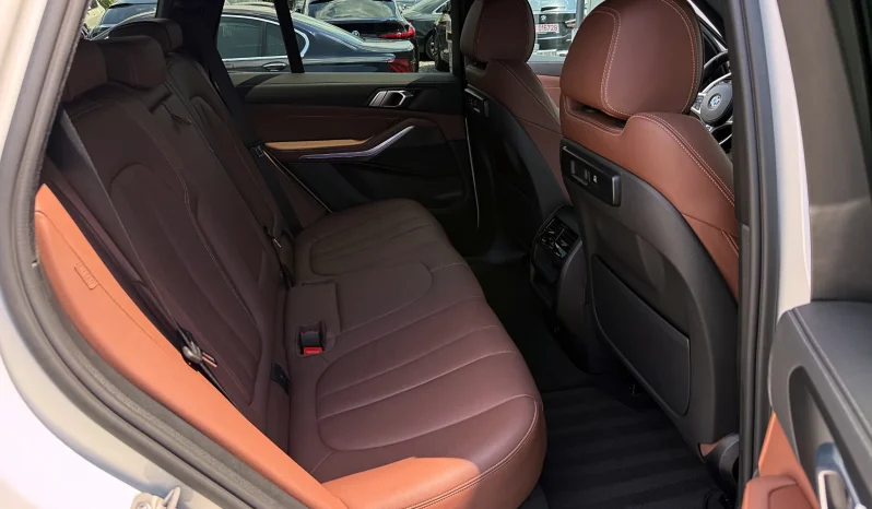 
								BMW X5 xDrive40i full									