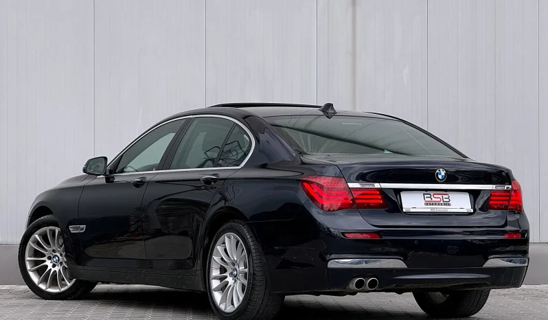 
								BMW Seria 7 730d Edition Exclusive full									