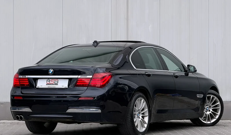 
								BMW Seria 7 730d Edition Exclusive full									