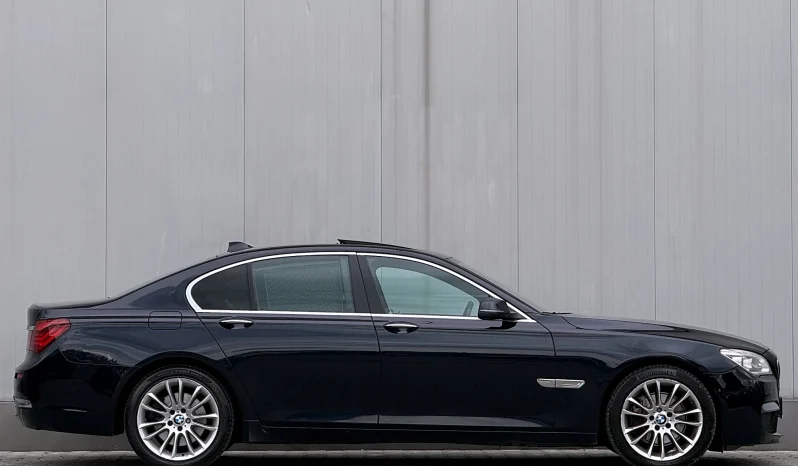 
								BMW Seria 7 730d Edition Exclusive full									
