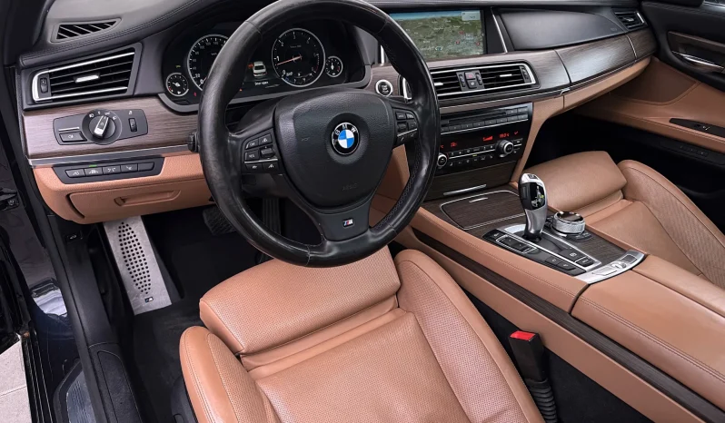 
								BMW Seria 7 730d Edition Exclusive full									