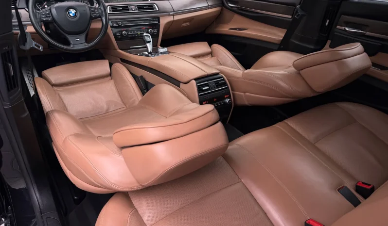 
								BMW Seria 7 730d Edition Exclusive full									