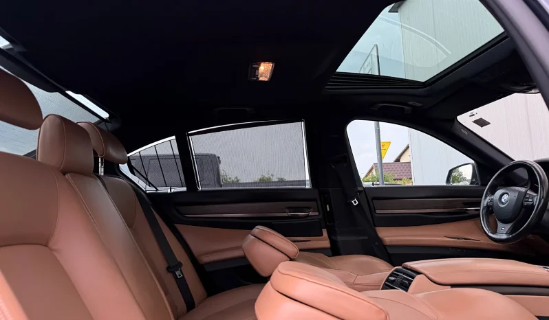 
								BMW Seria 7 730d Edition Exclusive full									