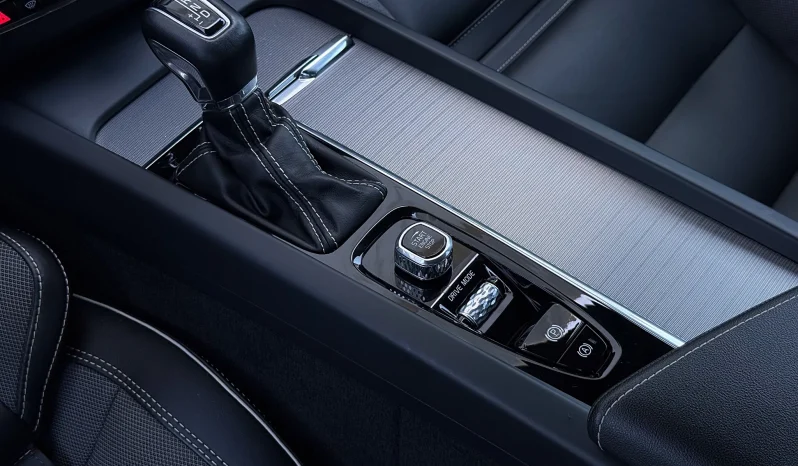 
								Volvo XC 60 T6 AWD R-Design full									