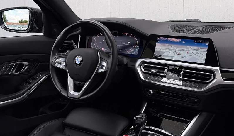 
								BMW Seria 3 330e Aut. M Sport full									