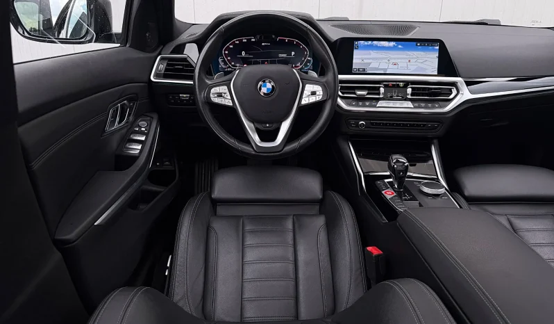 
								BMW Seria 3 330e Aut. M Sport full									