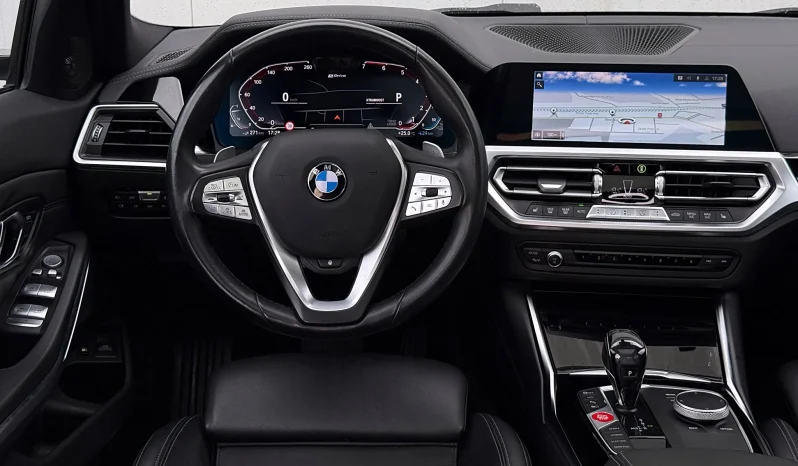 
								BMW Seria 3 330e Aut. M Sport full									