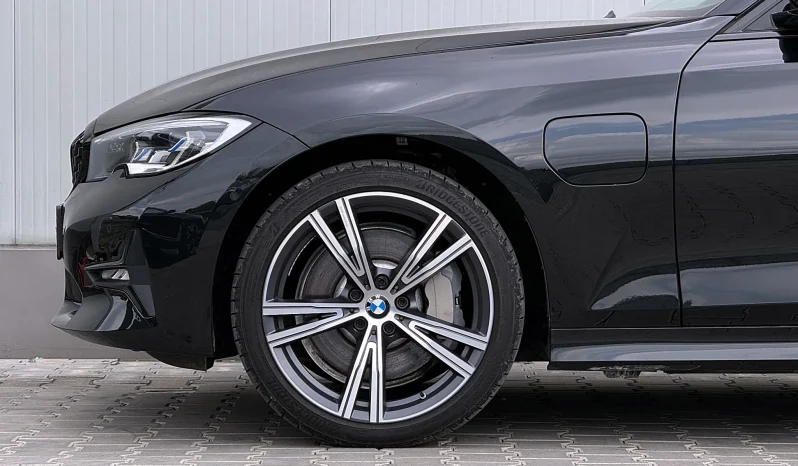 
								BMW Seria 3 330e Aut. M Sport full									