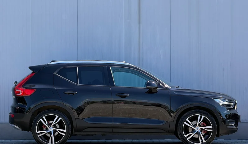 
								Volvo XC 40 D4 AWD Momentum Pro full									