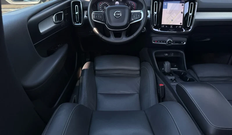 
								Volvo XC 40 D4 AWD Momentum Pro full									