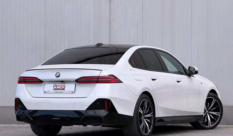 
								BMW Seria 5 520d xDrive AT MHEV full									