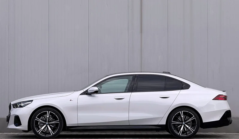 
								BMW Seria 5 520d xDrive AT MHEV full									
