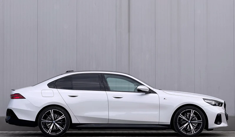 
								BMW Seria 5 520d xDrive AT MHEV full									
