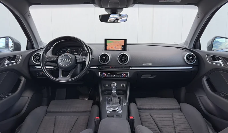 
								Audi A3 Limuzina 1.4 TFSI COD ultra S tronic Design full									