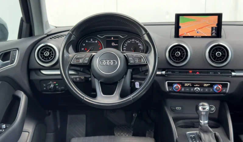 
								Audi A3 Limuzina 1.4 TFSI COD ultra S tronic Design full									