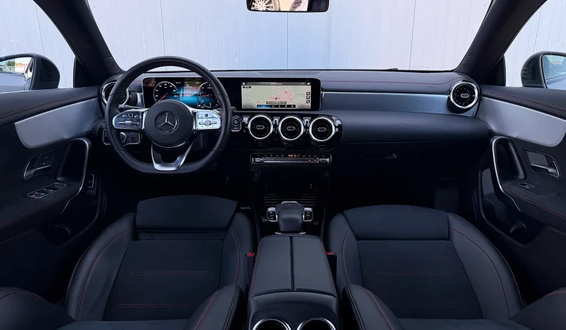 
								Mercedes-Benz CLA 200 full									