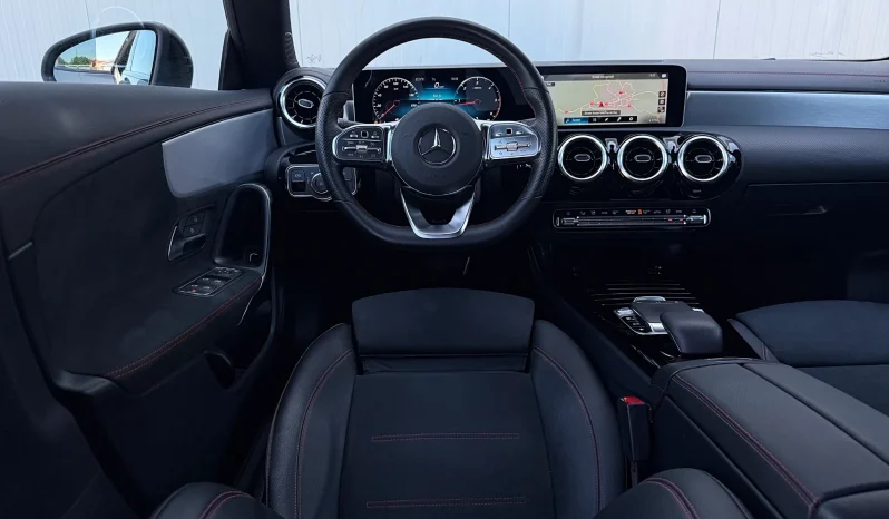
								Mercedes-Benz CLA 200 full									