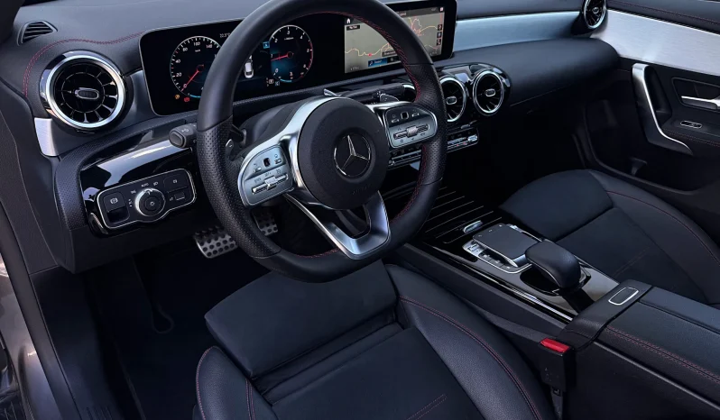 
								Mercedes-Benz CLA 200 full									