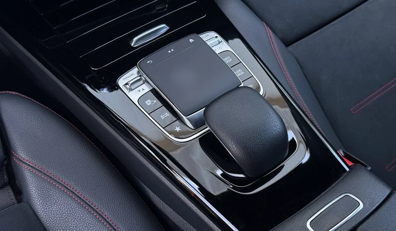 
								Mercedes-Benz CLA 200 full									