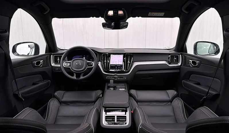 
								Volvo XC 60 B4 D AWD Plus Dark full									