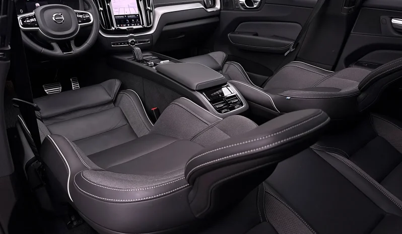
								Volvo XC 60 B4 D AWD Plus Dark full									