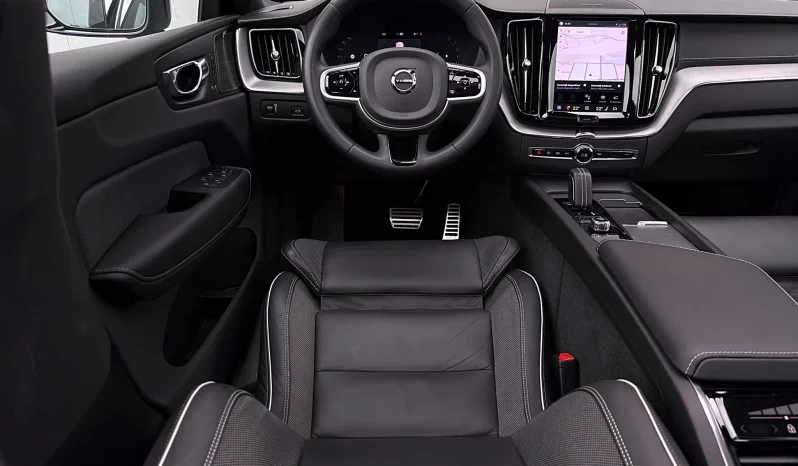 
								Volvo XC 60 B4 D AWD Plus Dark full									