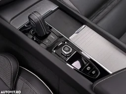 
										Volvo XC 60 B4 D AWD Plus Dark full									