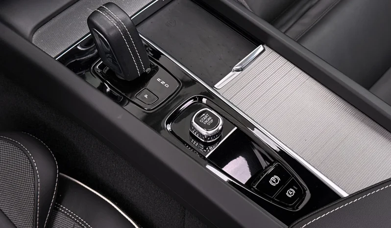 
								Volvo XC 60 B4 D AWD Plus Dark full									