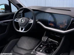 
										Volkswagen Touareg 3.0 V6 TDI 4Motion DPF Automatik Elegance full									
