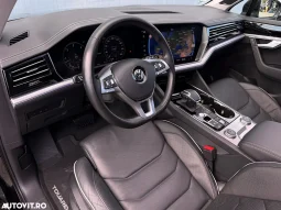 
										Volkswagen Touareg 3.0 V6 TDI 4Motion DPF Automatik Elegance full									
