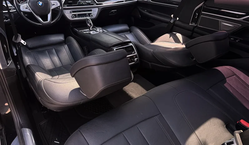 
								BMW Seria 7 740Li full									