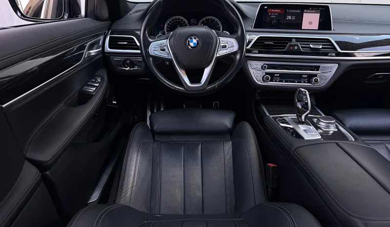 
								BMW Seria 7 740Li full									