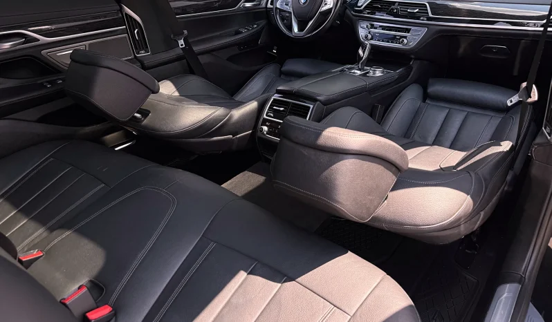 
								BMW Seria 7 740Li full									
