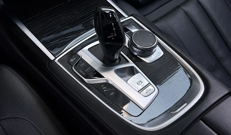 
								BMW Seria 7 740Li full									