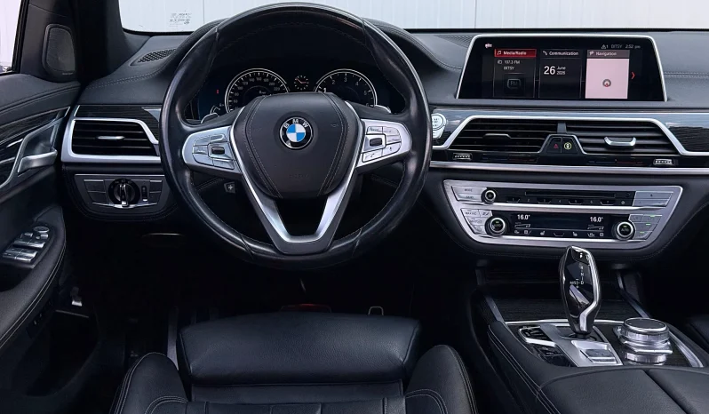 
								BMW Seria 7 740Li full									