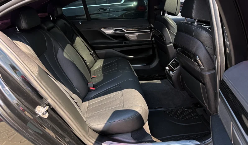 
								BMW Seria 7 740Li full									