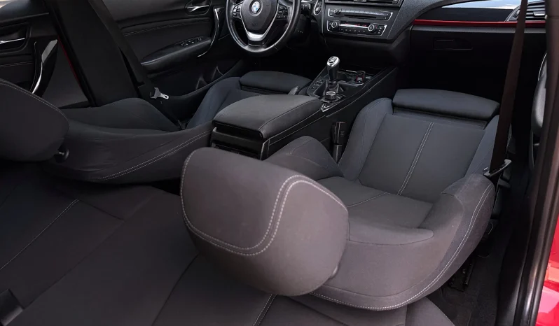 
								BMW Seria 1 118d Sport Line full									