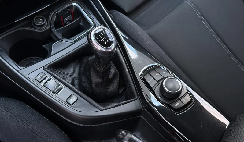 
								BMW Seria 1 118d Sport Line full									