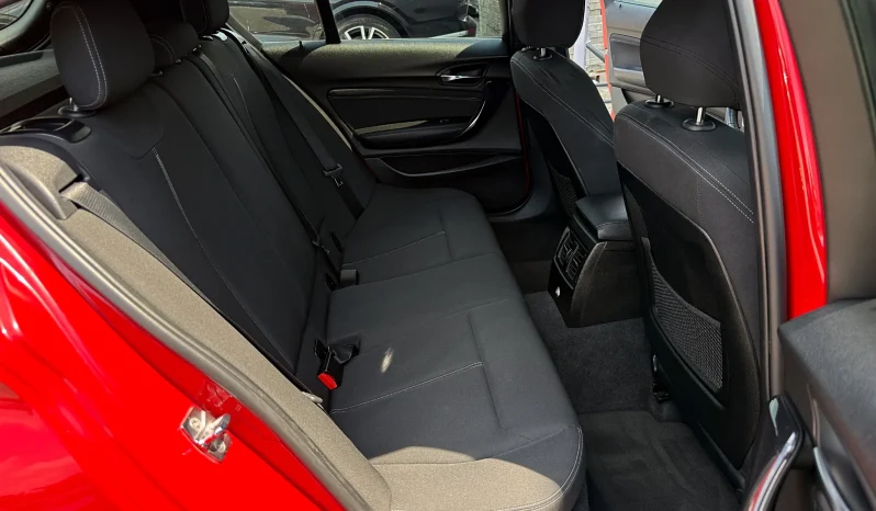 
								BMW Seria 1 118d Sport Line full									