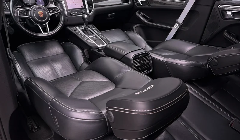 
								Porsche Macan GTS PDK full									
