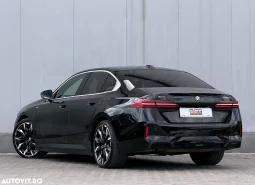 
										BMW Seria 5 550e xDrive AT PHEV full									