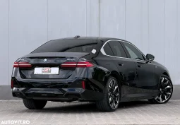 
										BMW Seria 5 550e xDrive AT PHEV full									