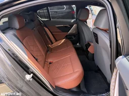 
										BMW Seria 5 550e xDrive AT PHEV full									